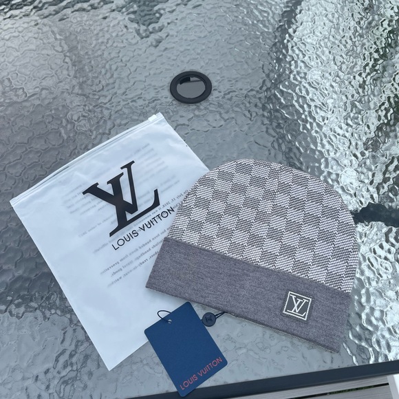 Louis Vuitton grey beanie - Picture 1 of 3